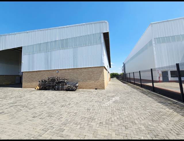 1,287M² WAREHOUSE TO LET IN LANSERIA